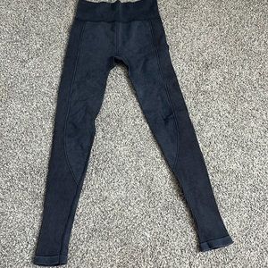 Blue textured leggings
